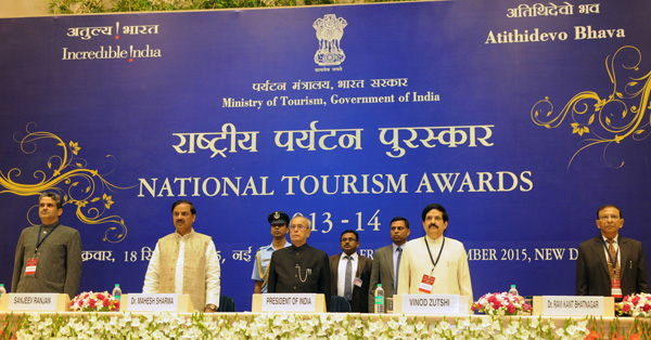 The President, Shri Pranab Mukherjee at the presentation of the National Tourism Awards 2013-14, at a function, in New Delhi on September 18, 2015. 
	The Minister of State for Culture (Independent Charge), Tourism (Independent Charge) and Civil Aviation, Dr. Mahesh Sharma and other dignitaries are also seen.